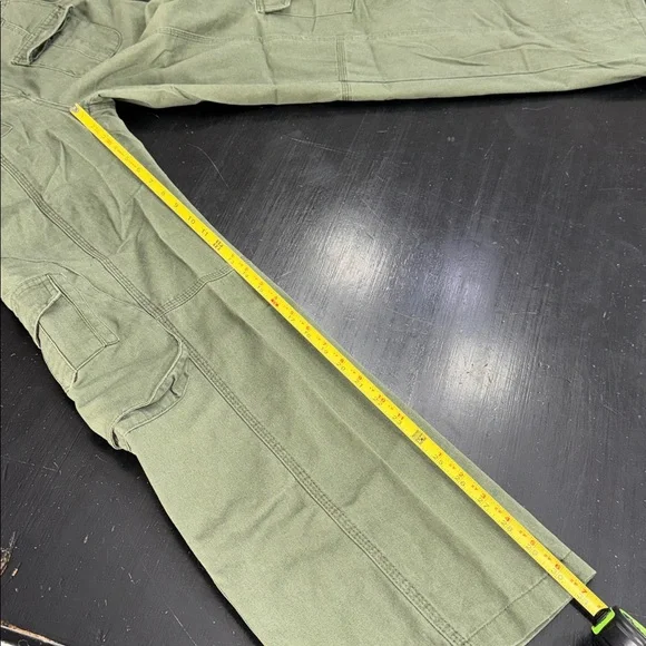 brandy melville. army green cargo style pants. one size. great used condition. - Picture 9 of 10